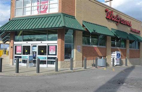Visit your Walgreens Pharmacy at 501 W ROOSEVELT RD in Chicago, IL. . Walgreens on 103 western